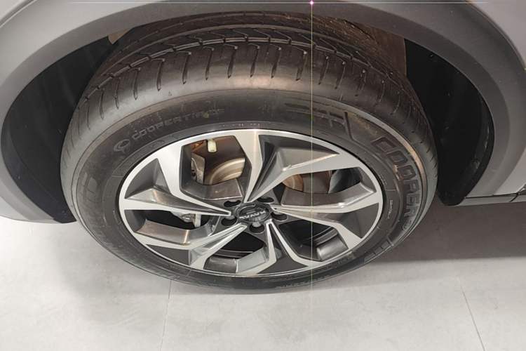 Used Haval Fierce Dragon Max 2023 1.5L Hi4 105 Four-Wheel Drive Smart Flagship Edition Left Front Wheel Hub