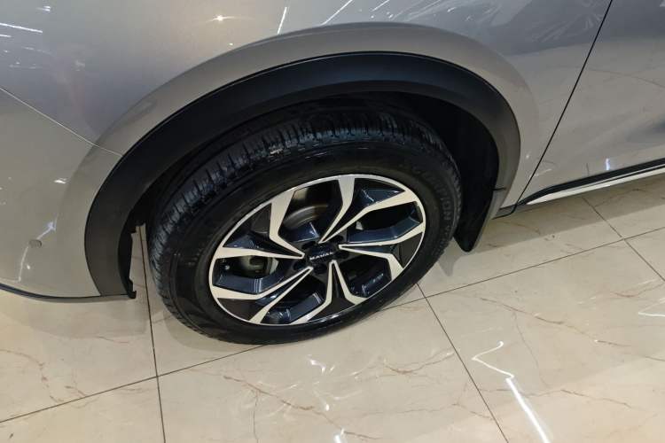 Used Haval Fierce Dragon Max 2023 1.5L Hi4 105 Four-Wheel Drive Smart Flagship Edition Left Front Wheel Hub