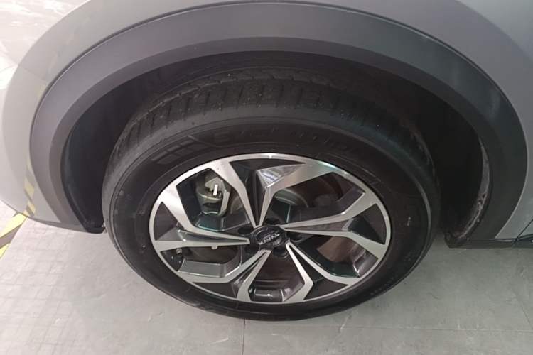 Used Haval Fierce Dragon Max 2023 1.5L Hi4 105 Four-Wheel Drive Smart Flagship Edition Left Front Wheel Hub