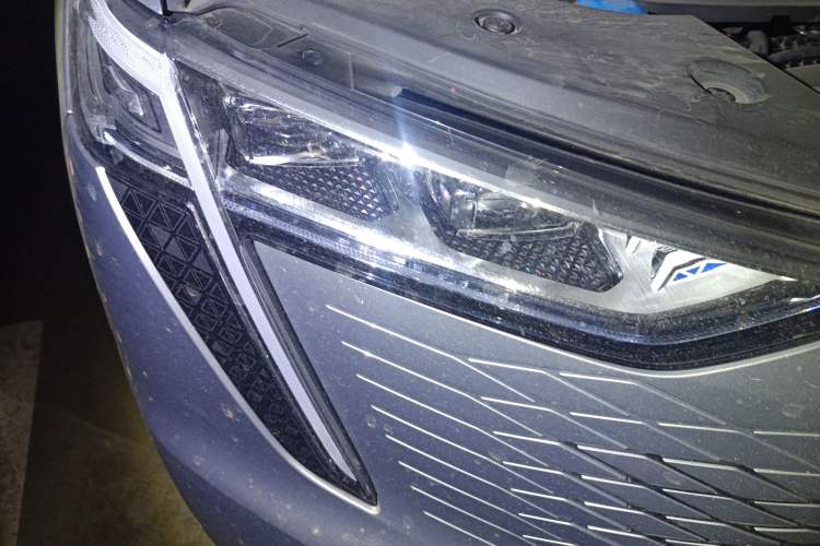Used Haval Fierce Dragon Max 2023 1.5L Hi4 105 Four-Wheel Drive Smart Flagship Edition Right Front Headlight