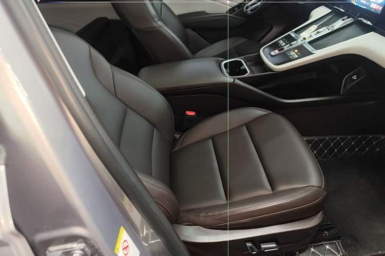 Used Haval Fierce Dragon Max 2023 1.5L Hi4 105 Four-Wheel Drive Smart Flagship Edition Right Front Seat