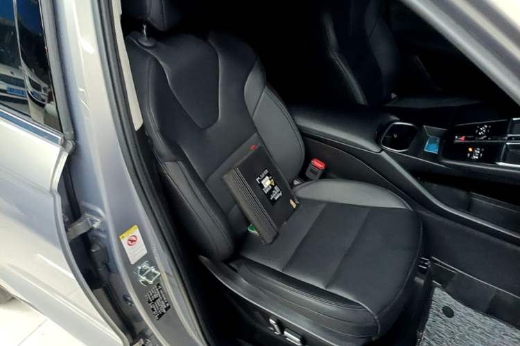 Used Haval Fierce Dragon Max 2023 1.5L Hi4 105 Four-Wheel Drive Smart Flagship Edition Right Front Seat