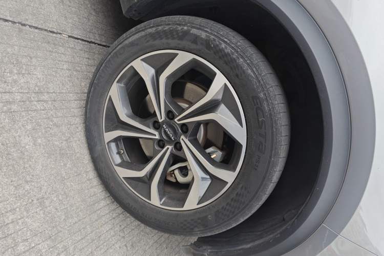 Used Haval Fierce Dragon Max 2023 1.5L Hi4 105 Four-Wheel Drive Smart Flagship Edition Right Front Wheel Hub