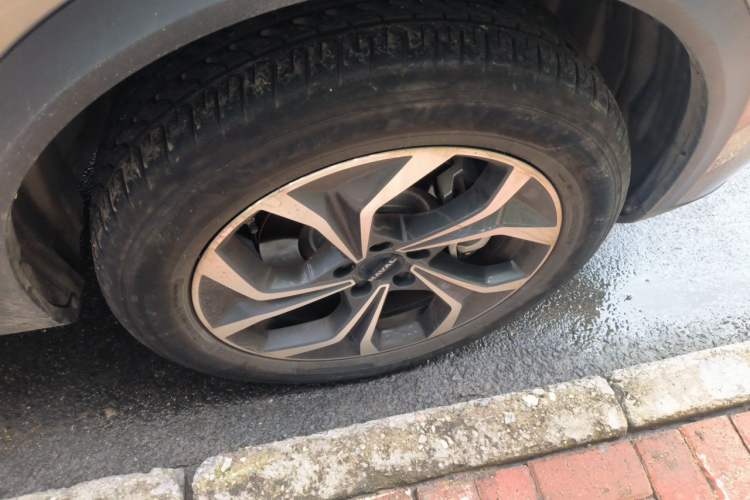Used Haval Fierce Dragon Max 2023 1.5L Hi4 105 Four-Wheel Drive Smart Flagship Edition Right Front Wheel Hub