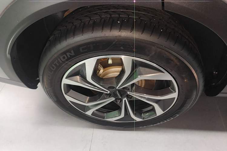 Used Haval Fierce Dragon Max 2023 1.5L Hi4 105 Four-Wheel Drive Smart Flagship Edition Right Rear Wheel Hub