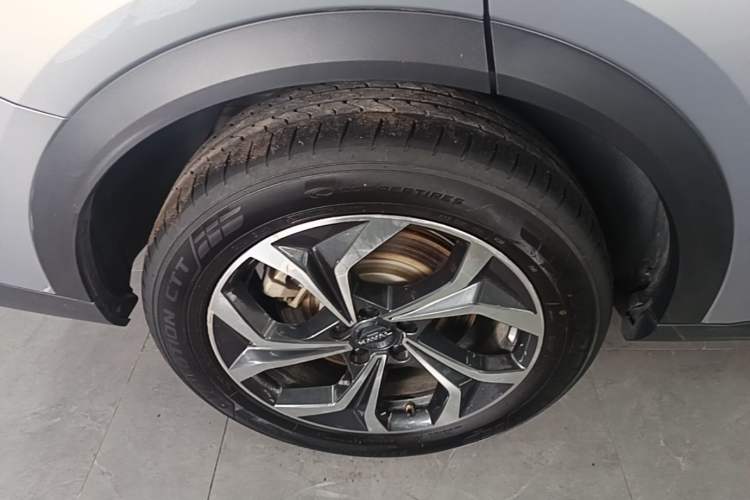 Used Haval Fierce Dragon Max 2023 1.5L Hi4 105 Four-Wheel Drive Smart Flagship Edition Right Rear Wheel Hub
