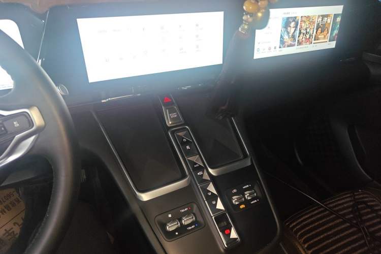 Used Haval Fierce Dragon Max 2023 1.5L Hi4 105 Four-Wheel Drive Navigation Edition Audio And AC Panel