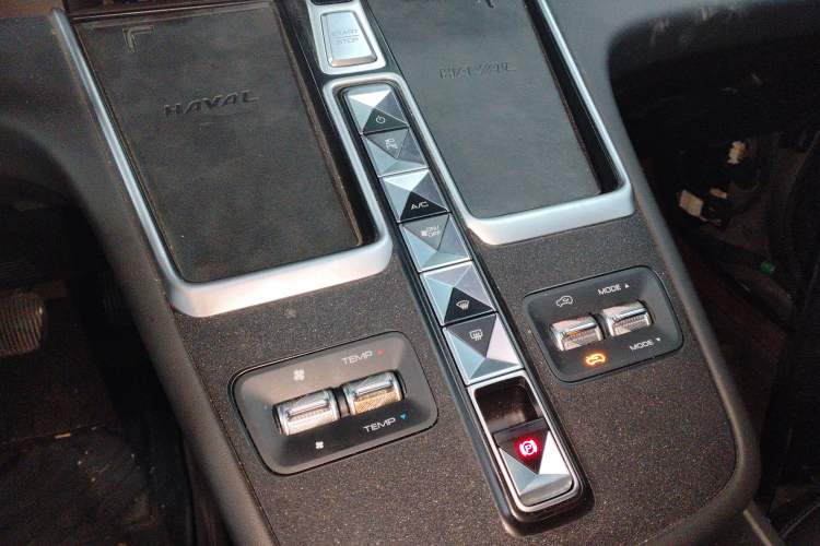Used Haval Fierce Dragon Max 2023 1.5L Hi4 105 Four-Wheel Drive Smart Flagship Edition Gear Lever