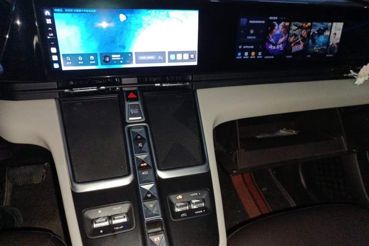 Used Haval Fierce Dragon Max 2023 1.5L Hi4 105 Four-Wheel Drive Navigation Edition Audio And AC Panel