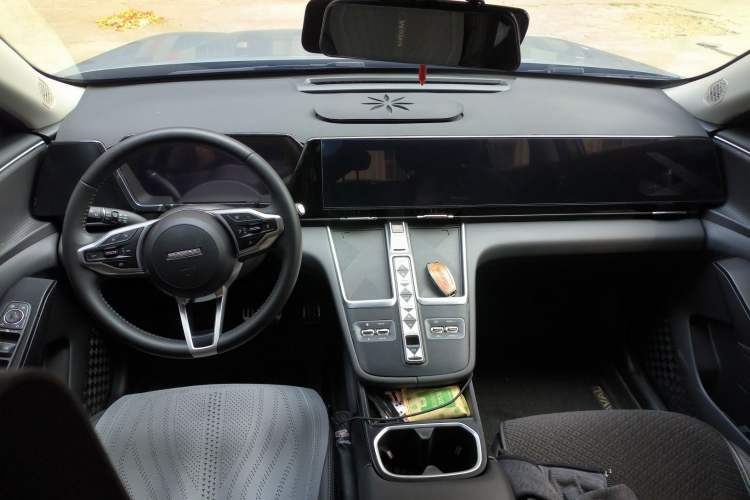 Used Haval Fierce Dragon Max 2023 1.5L Hi4 105 Four-Wheel Drive Navigation Edition Center Console