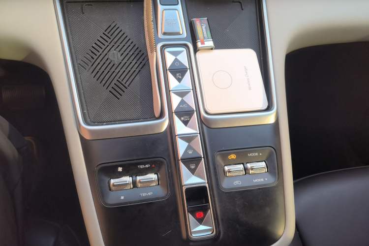 Used Haval Fierce Dragon Max 2023 1.5L Hi4 105 Four-Wheel Drive Smart Flagship Edition Gear Lever