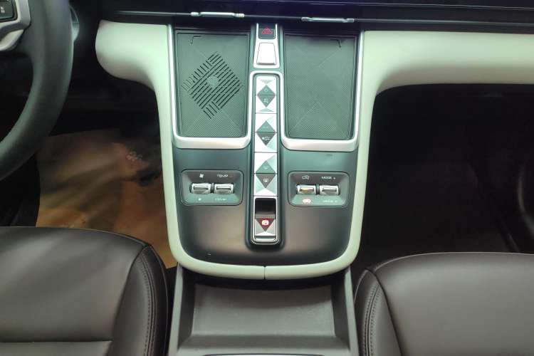 Used Haval Fierce Dragon Max 2023 1.5L Hi4 105 Four-Wheel Drive Smart Flagship Edition Gear Lever