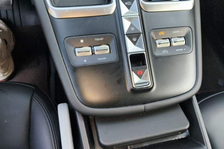 Used Haval Fierce Dragon Max 2023 1.5L Hi4 105 Four-Wheel Drive Smart Flagship Edition Gear Lever