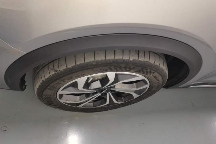 Used Haval Fierce Dragon Max 2023 1.5L Hi4 105 Four-Wheel Drive Navigation Edition Left Front Wheel Hub
