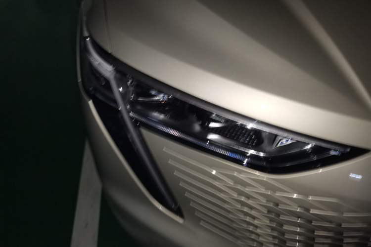 Used Haval Fierce Dragon Max 2023 1.5L Hi4 105 Four-Wheel Drive Smart Flagship Edition Right Front Headlight
