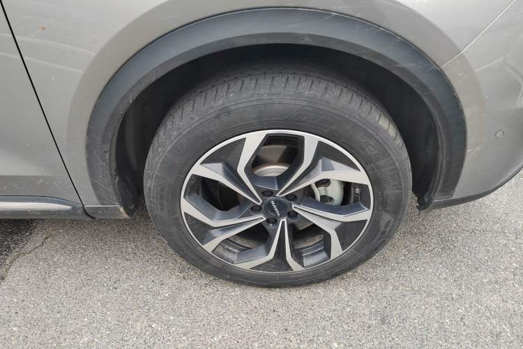 Used Haval Fierce Dragon Max 2023 1.5L Hi4 105 Four-Wheel Drive Smart Flagship Edition Right Front Wheel Hub