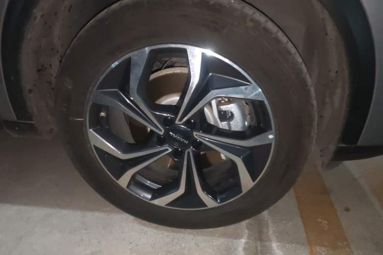 Used Haval Fierce Dragon Max 2023 1.5L Hi4 105 Four-Wheel Drive Smart Flagship Edition Right Front Wheel Hub