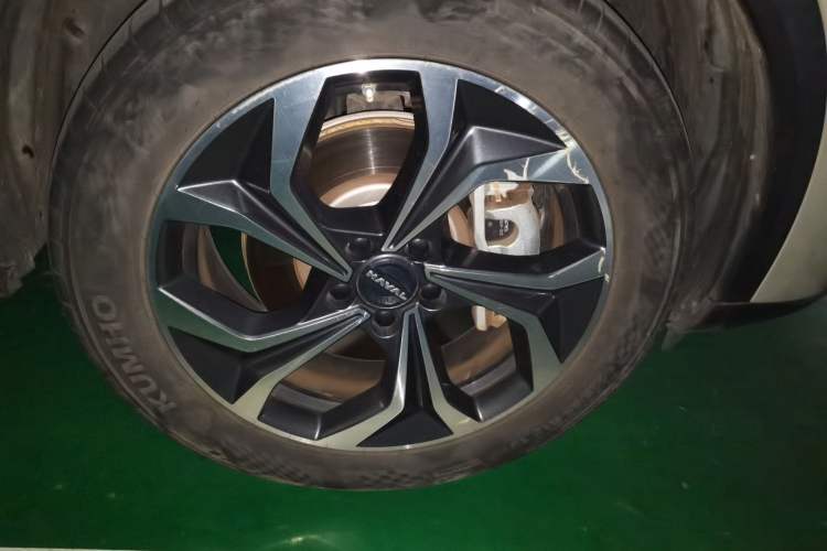 Used Haval Fierce Dragon Max 2023 1.5L Hi4 105 Four-Wheel Drive Smart Flagship Edition Right Front Wheel Hub