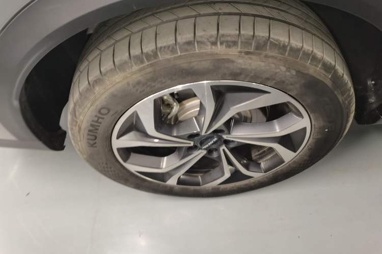 Used Haval Fierce Dragon Max 2023 1.5L Hi4 105 Four-Wheel Drive Navigation Edition Right Rear Wheel Hub