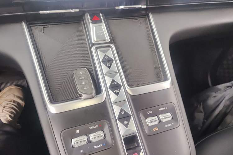 Used Haval Fierce Dragon Max 2023 1.5L Hi4 105 Four-Wheel Drive Elite Edition Audio And AC Panel