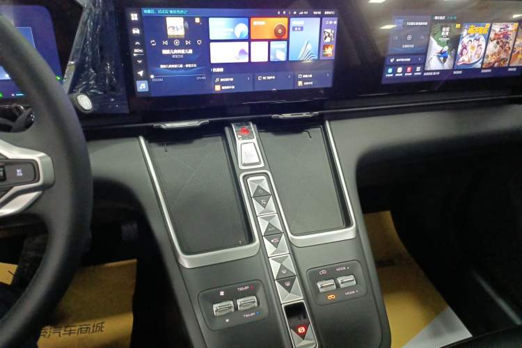 Used Haval Fierce Dragon Max 2023 1.5L Hi4 105 Four-Wheel Drive Navigation Edition Audio And AC Panel