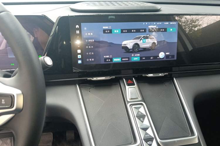 Used Haval Fierce Dragon Max 2023 1.5L Hi4 105 Four-Wheel Drive Navigation Edition Audio And AC Panel