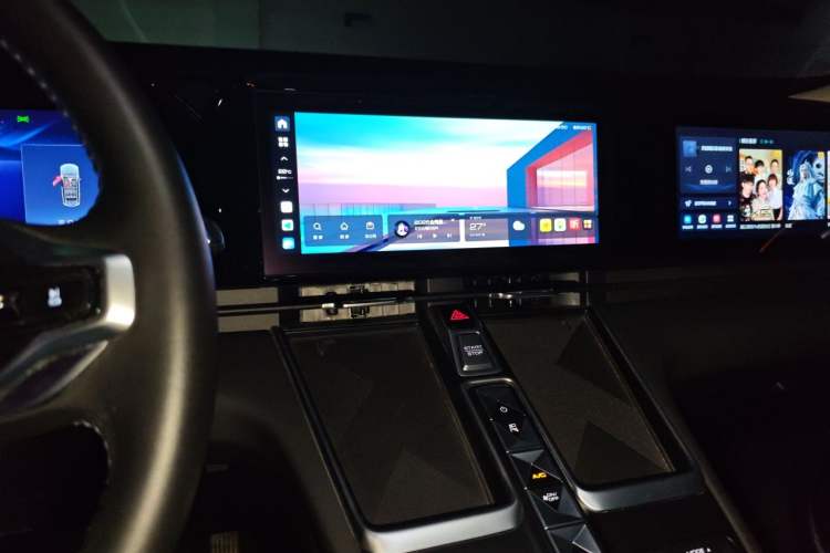 Used Haval Fierce Dragon Max 2023 1.5L Hi4 105 Four-Wheel Drive Navigation Edition Audio And AC Panel
