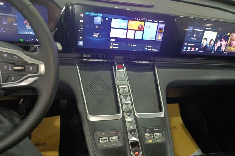 Used Haval Fierce Dragon Max 2023 1.5L Hi4 105 Four-Wheel Drive Smart Flagship Edition Audio And AC Panel