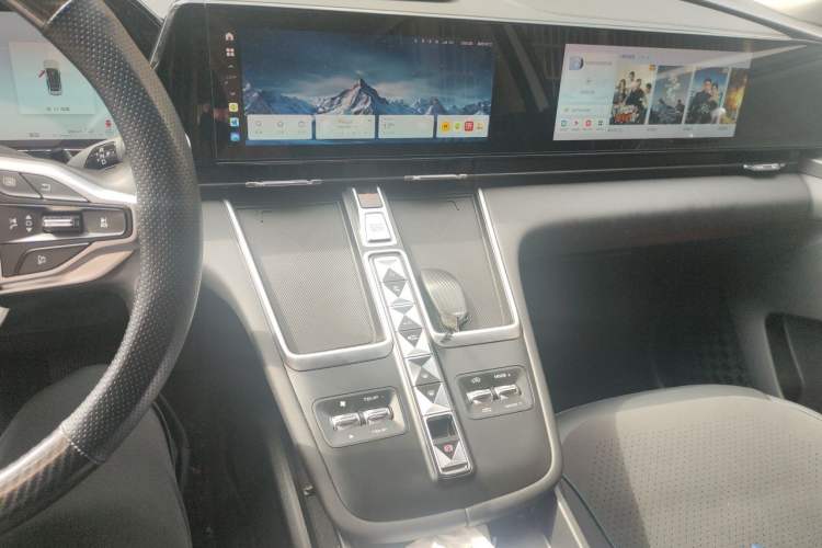 Used Haval Fierce Dragon Max 2023 1.5L Hi4 105 Four-Wheel Drive Navigation Edition Audio And AC Panel
