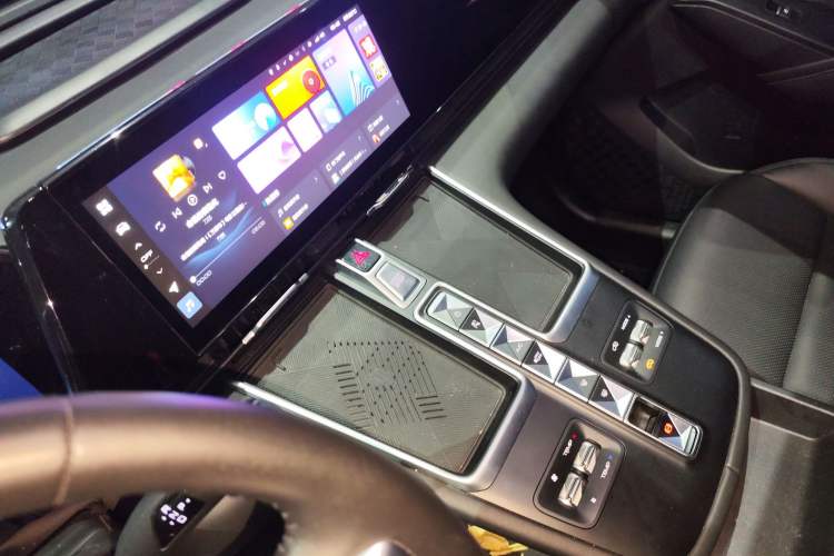 Used Haval Fierce Dragon Max 2023 1.5L Hi4 105 Four-Wheel Drive Smart Flagship Edition Audio And AC Panel