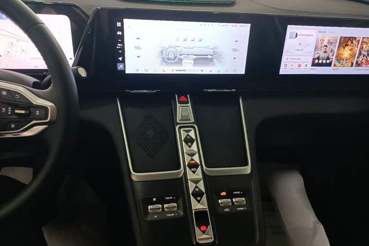 Used Haval Fierce Dragon Max 2023 1.5L Hi4 105 Four-Wheel Drive Smart Flagship Edition Audio And AC Panel