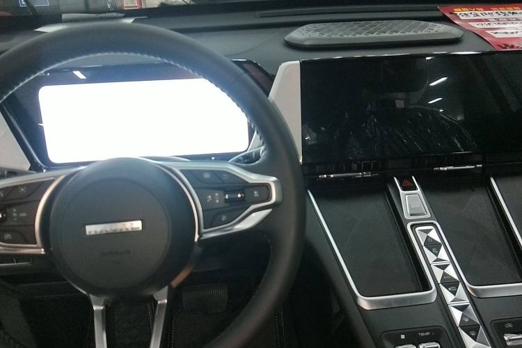 Used Haval Fierce Dragon Max 2023 1.5L Hi4 105 Four-Wheel Drive Navigation Edition Center Console