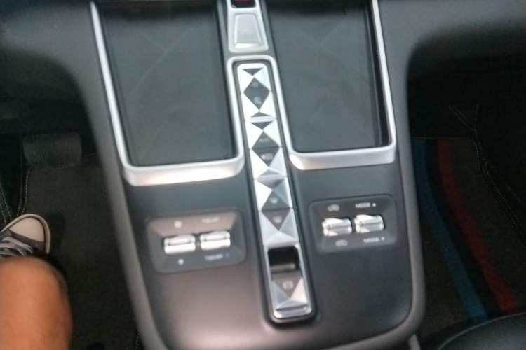 Used Haval Fierce Dragon Max 2023 1.5L Hi4 105 Four-Wheel Drive Navigation Edition Gear Lever