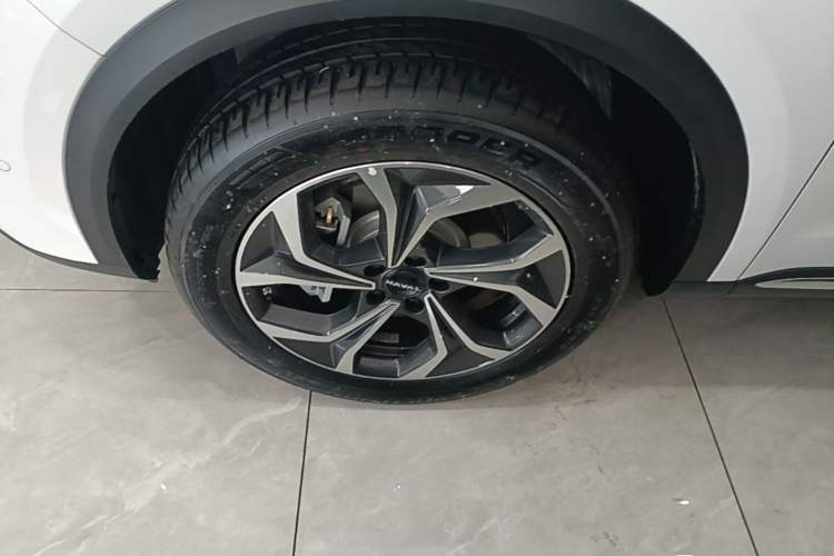 Used Haval Fierce Dragon Max 2023 1.5L Hi4 105 Four-Wheel Drive Smart Flagship Edition Left Front Wheel Hub