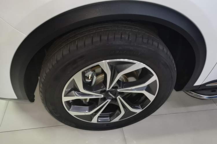 Used Haval Fierce Dragon Max 2023 1.5L Hi4 105 Four-Wheel Drive Smart Flagship Edition Left Front Wheel Hub