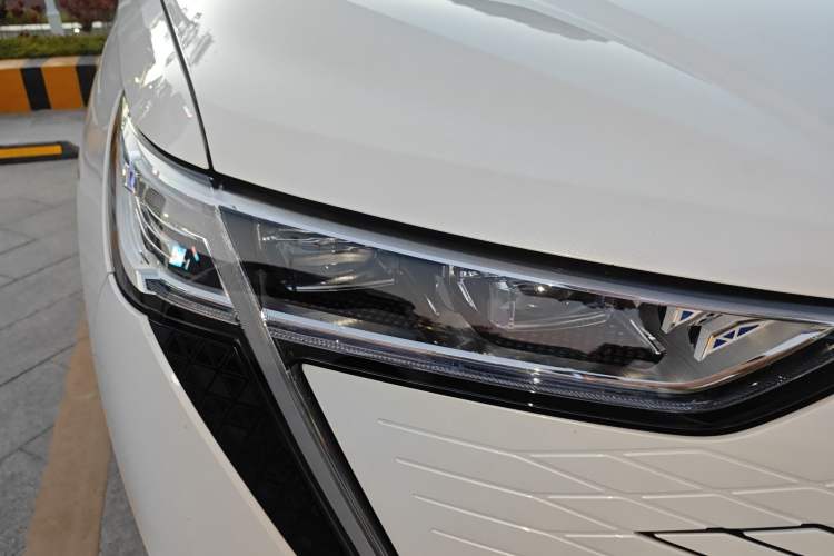 Used Haval Fierce Dragon Max 2023 1.5L Hi4 105 Four-Wheel Drive Elite Edition Right Front Headlight