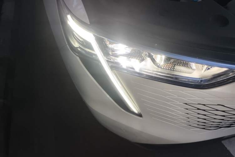 Used Haval Fierce Dragon Max 2023 1.5L Hi4 105 Four-Wheel Drive Smart Flagship Edition Right Front Headlight