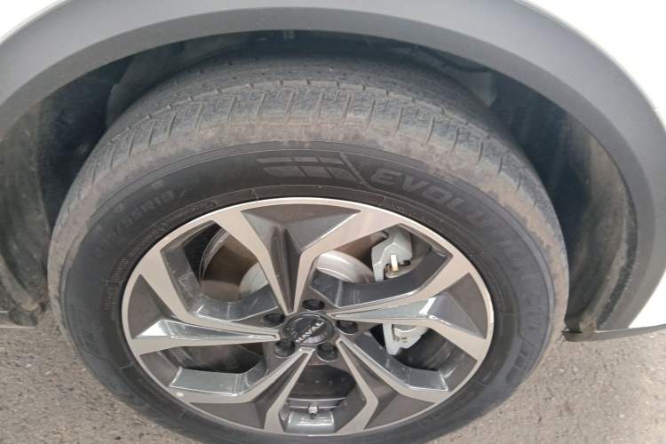 Used Haval Fierce Dragon Max 2023 1.5L Hi4 105 Four-Wheel Drive Navigation Edition Right Front Wheel Hub