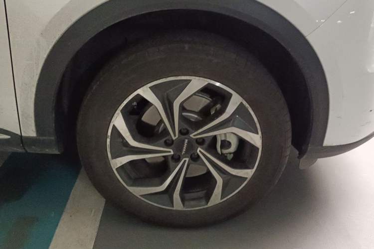 Used Haval Fierce Dragon Max 2023 1.5L Hi4 105 Four-Wheel Drive Navigation Edition Right Front Wheel Hub
