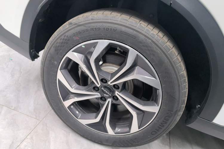 Used Haval Fierce Dragon Max 2023 1.5L Hi4 105 Four-Wheel Drive Navigation Edition Right Rear Wheel Hub