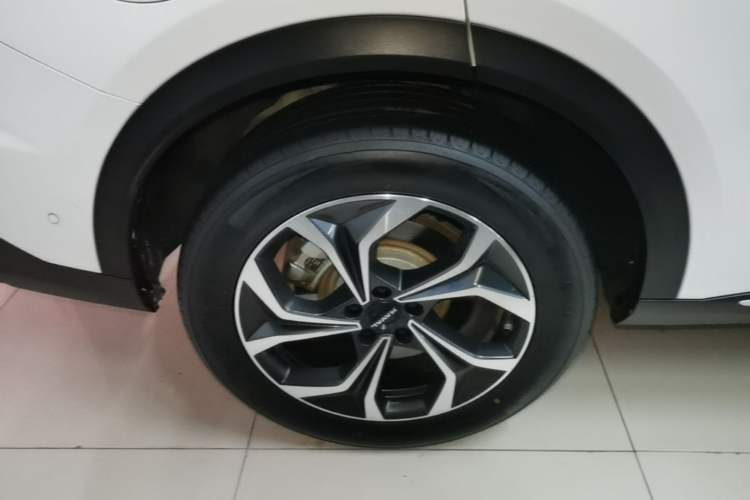 Used Haval Fierce Dragon Max 2023 1.5L Hi4 105 Four-Wheel Drive Smart Flagship Edition Right Rear Wheel Hub