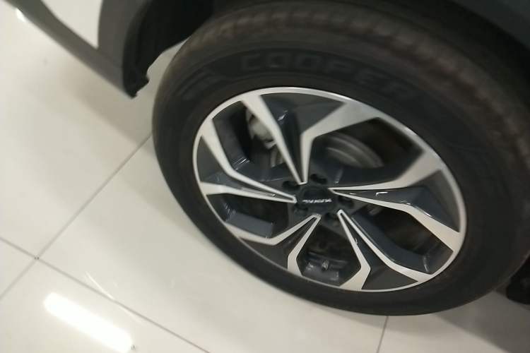 Used Haval Fierce Dragon Max 2023 1.5L Hi4 105 Four-Wheel Drive Navigation Edition Right Rear Wheel Hub