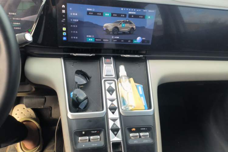 Used Haval Fierce Dragon Max 2023 1.5L Hi4 105 Four-Wheel Drive Navigation Edition Audio And AC Panel