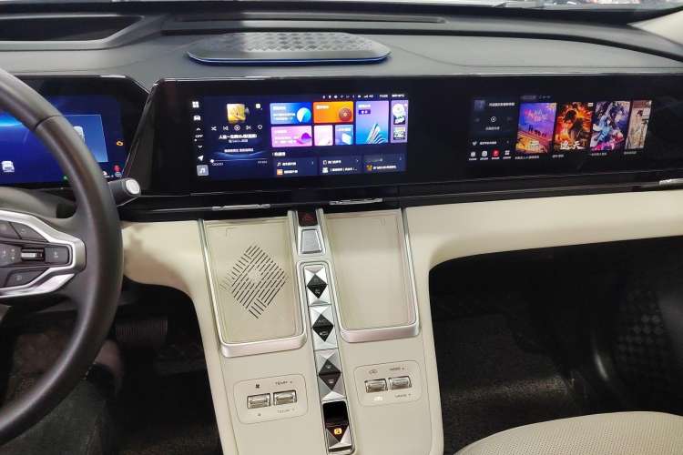 Used Haval Fierce Dragon Max 2023 1.5L Hi4 105 Four-Wheel Drive Smart Flagship Edition Audio And AC Panel