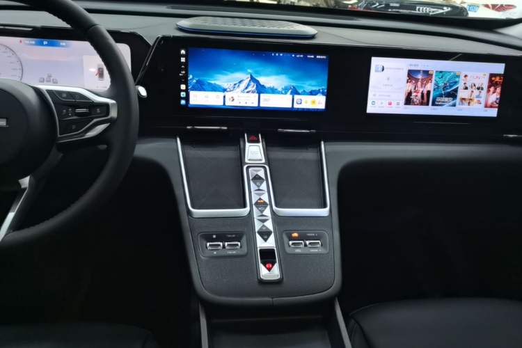 Used Haval Fierce Dragon Max 2023 1.5L Hi4 105 Four-Wheel Drive Navigation Edition Audio And AC Panel