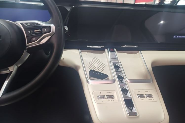 Used Haval Fierce Dragon Max 2023 1.5L Hi4 105 Four-Wheel Drive Smart Flagship Edition Center Console