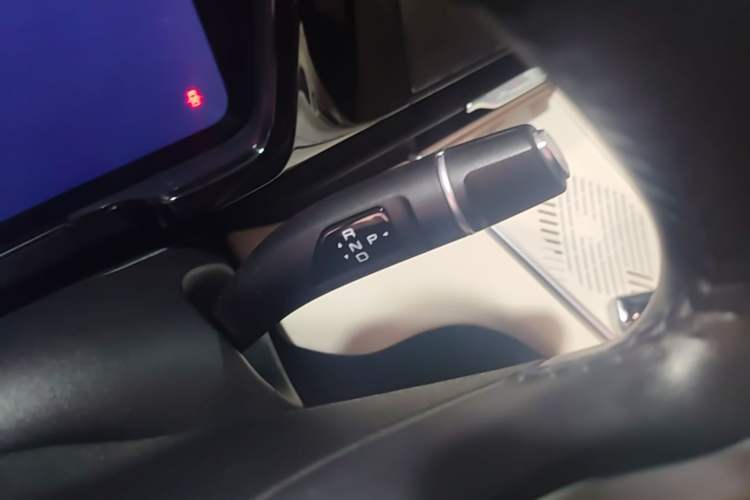 Used Haval Fierce Dragon Max 2023 1.5L Hi4 105 Four-Wheel Drive Smart Flagship Edition Gear Lever