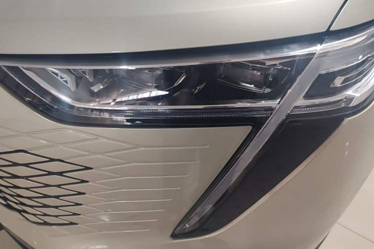 Used Haval Fierce Dragon Max 2023 1.5L Hi4 105 Four-Wheel Drive Smart Flagship Edition Left Front Headlight