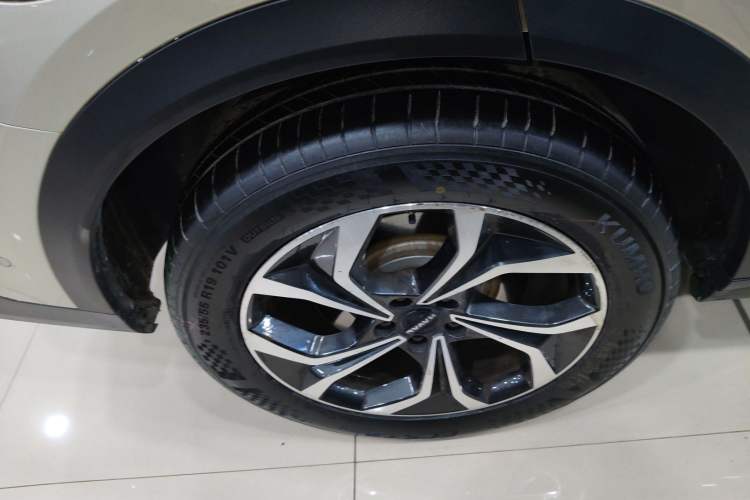 Used Haval Fierce Dragon Max 2023 1.5L Hi4 105 Four-Wheel Drive Navigation Edition Right Rear Wheel Hub
