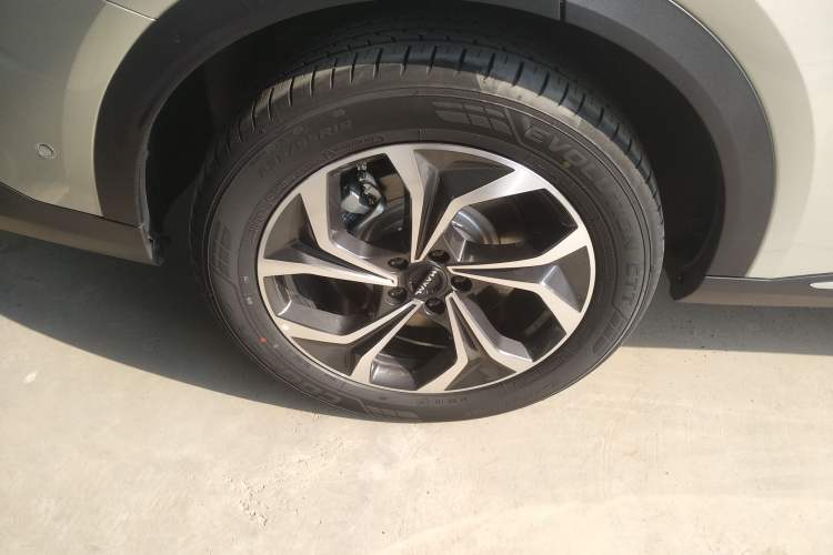 Used Haval Fierce Dragon Max 2023 1.5L Hi4 105 Four-Wheel Drive Smart Flagship Edition Right Rear Wheel Hub